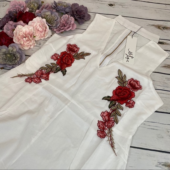 Sexy V Neck Keyhole Sleeveless Floral Embroidered Short Playsuit - Picture 12 of 16